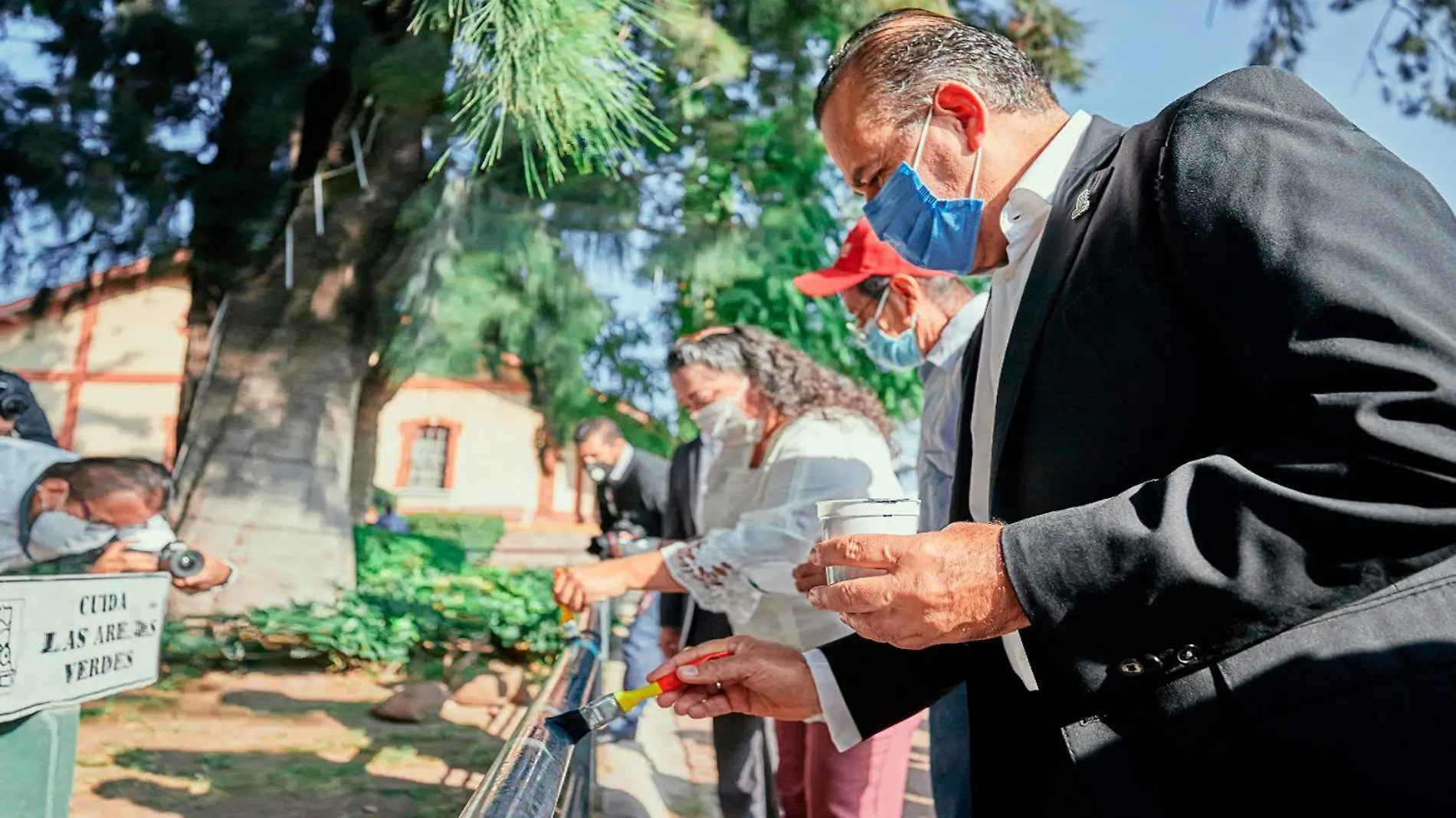 Gobernador pintando